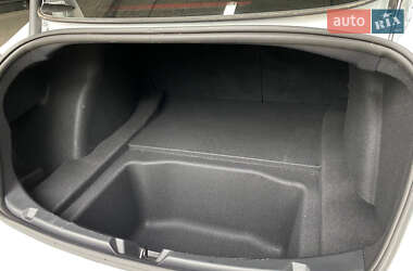 Седан Tesla Model 3 2023 в 