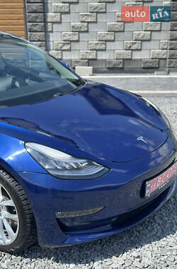 Седан Tesla Model 3 2020 в 
