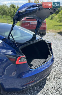 Седан Tesla Model 3 2020 в 