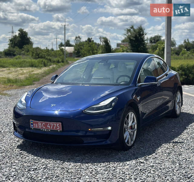 Седан Tesla Model 3 2020 в 