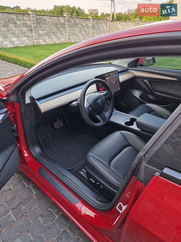 Седан Tesla Model 3 2021 в Рівному