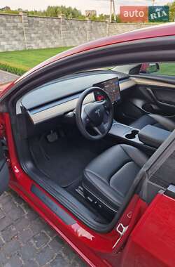 Седан Tesla Model 3 2021 в 