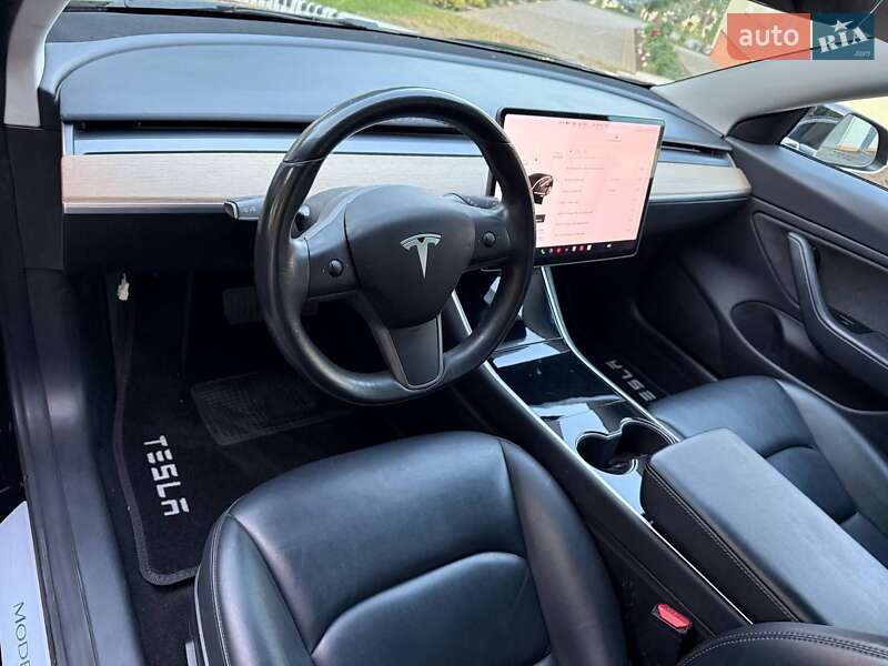 Седан Tesla Model 3 2018 в Виннице