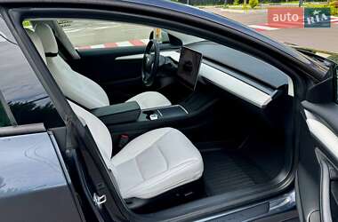 Седан Tesla Model 3 2022 в 