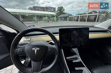 Седан Tesla Model 3 2019 в 