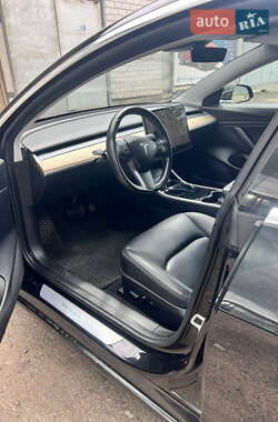 Седан Tesla Model 3 2019 в 