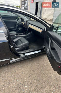 Седан Tesla Model 3 2019 в 