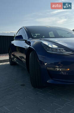 Седан Tesla Model 3 2020 в 