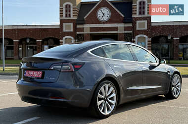 Седан Tesla Model 3 2019 в 