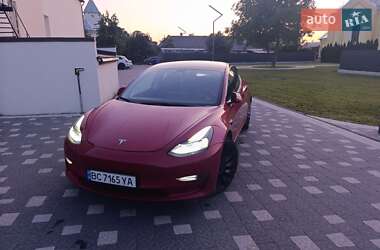 Седан Tesla Model 3 2021 в 