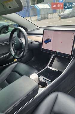 Седан Tesla Model 3 2018 в 