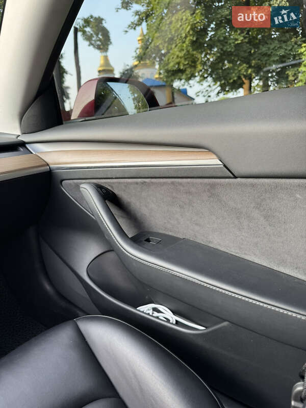 Седан Tesla Model 3 2022 в Ровно