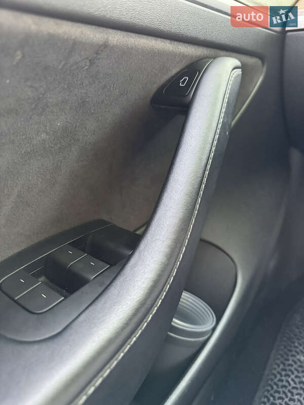 Седан Tesla Model 3 2022 в Ровно
