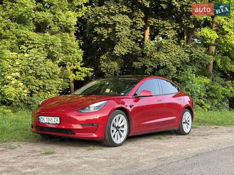 Седан Tesla Model 3 2022 в Ровно