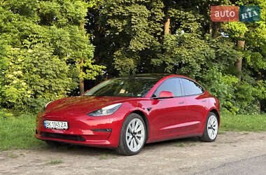 Седан Tesla Model 3 2022 в 