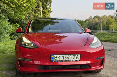 Седан Tesla Model 3 2022 в 