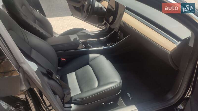 Седан Tesla Model 3 2019 в Вінниці