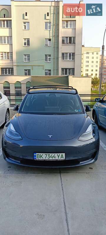 Tesla Model 3 2022