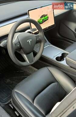 Седан Tesla Model 3 2022 в 