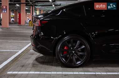 Седан Tesla Model 3 2023 в 