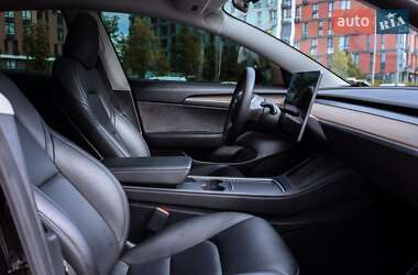 Седан Tesla Model 3 2023 в 