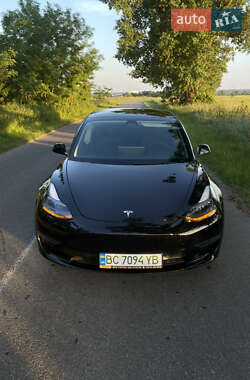 Седан Tesla Model 3 2022 в 