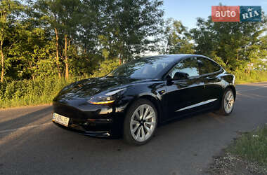 Седан Tesla Model 3 2022 в 