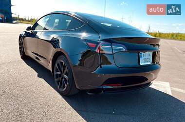 Седан Tesla Model 3 2023 в 