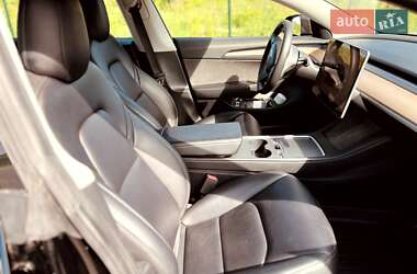 Седан Tesla Model 3 2023 в 
