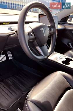 Седан Tesla Model 3 2023 в 
