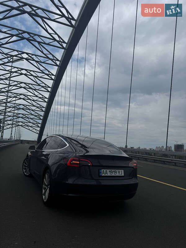 Седан Tesla Model 3 2019 в Києві
