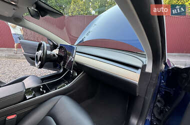 Седан Tesla Model 3 2019 в 