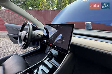 Седан Tesla Model 3 2019 в 