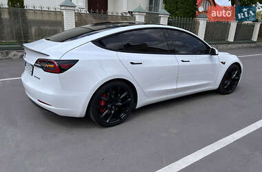 Седан Tesla Model 3 2021 в 