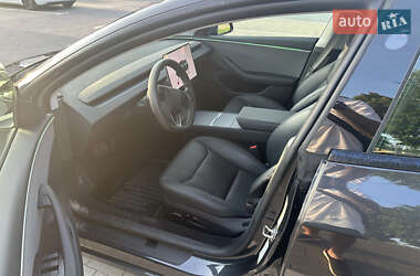 Седан Tesla Model 3 2024 в 