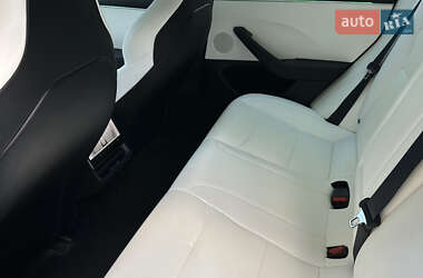 Седан Tesla Model 3 2024 в 