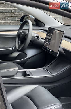 Седан Tesla Model 3 2021 в 