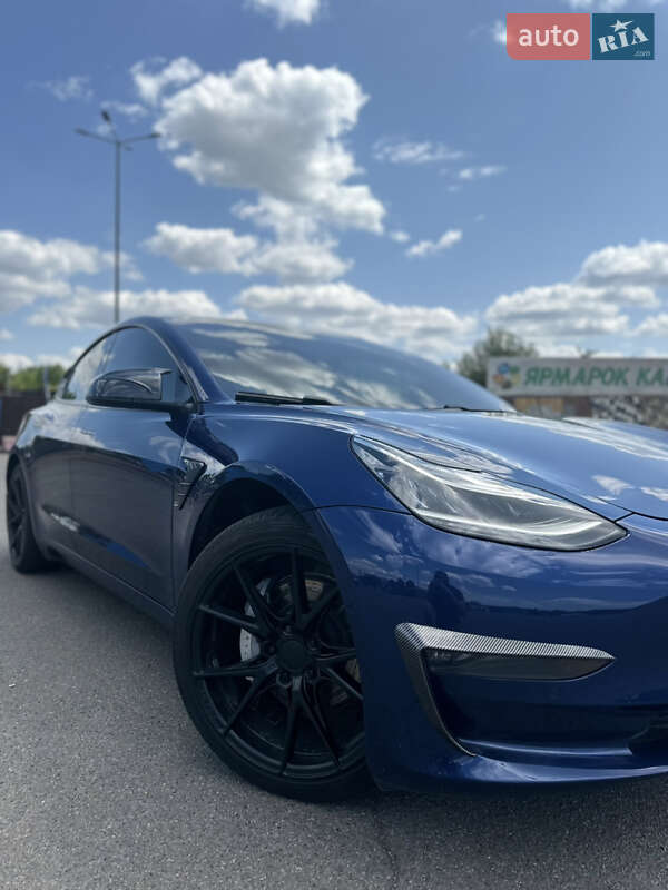 Седан Tesla Model 3 2019 в 