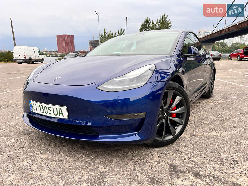Седан Tesla Model 3 2021 в Киеве