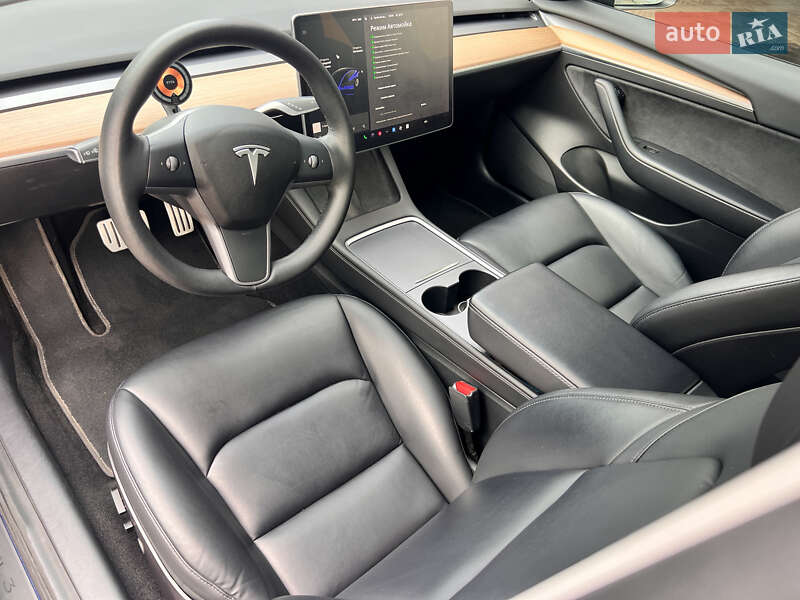 Седан Tesla Model 3 2021 в Киеве