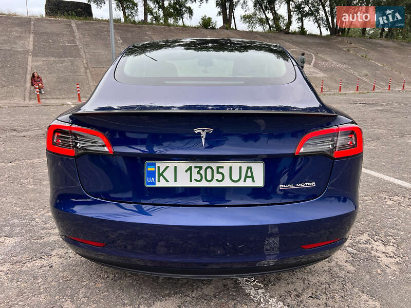 Седан Tesla Model 3 2021 в Киеве