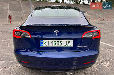 Седан Tesla Model 3 2021 в 