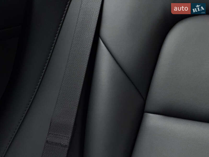 Седан Tesla Model 3 2021 в Киеве