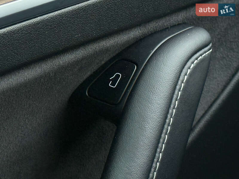 Седан Tesla Model 3 2021 в Киеве
