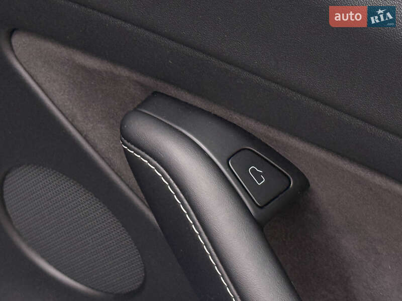 Седан Tesla Model 3 2021 в Киеве