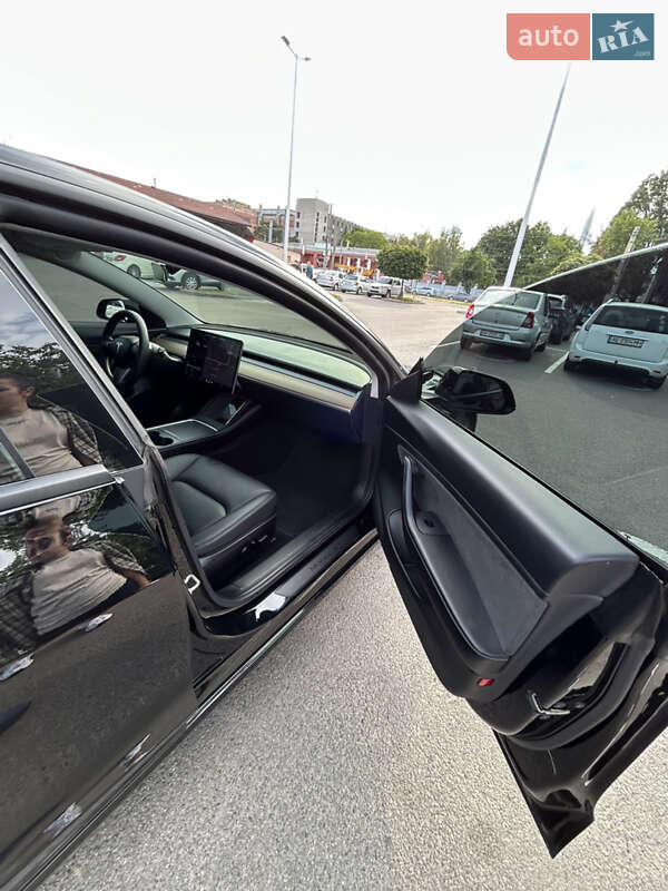 Седан Tesla Model 3 2021 в Дніпрі