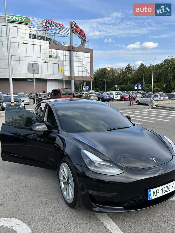 Седан Tesla Model 3 2021 в Днепре