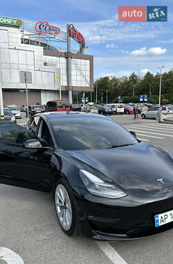 Седан Tesla Model 3 2021 в 