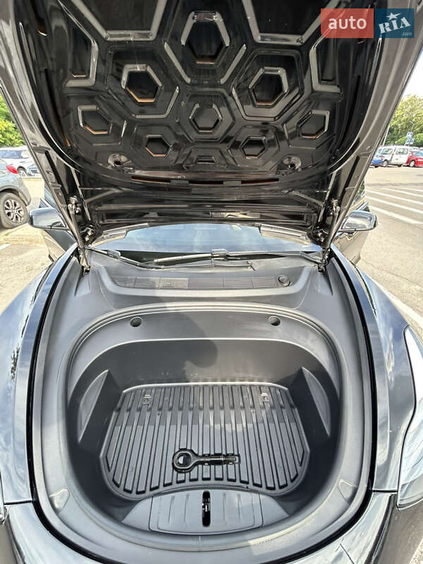 Седан Tesla Model 3 2021 в Днепре