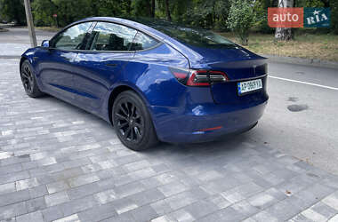 Седан Tesla Model 3 2022 в 